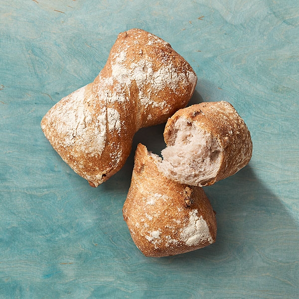 Weizenbrötchen mit Walnüssen