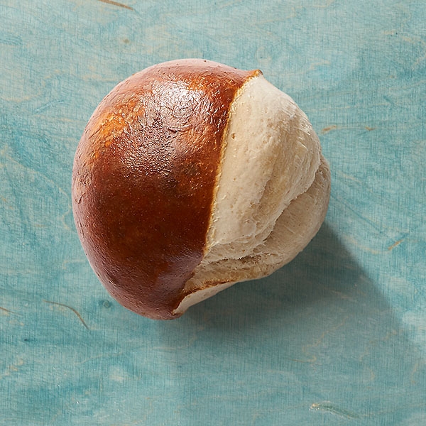 Weizenbrötchen gelaugt