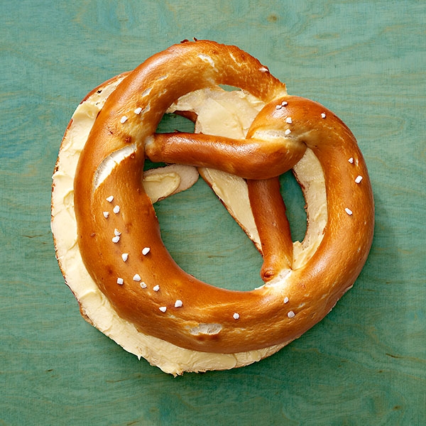 Weizenlaugenbrezel mit Butterfüllung