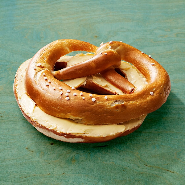 Weizenlaugenbrezel mit Butterfüllung