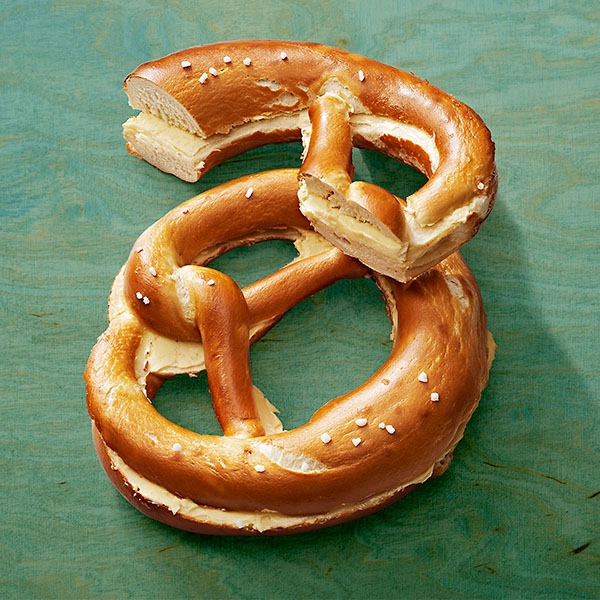 Weizenlaugenbrezel mit Butterfüllung