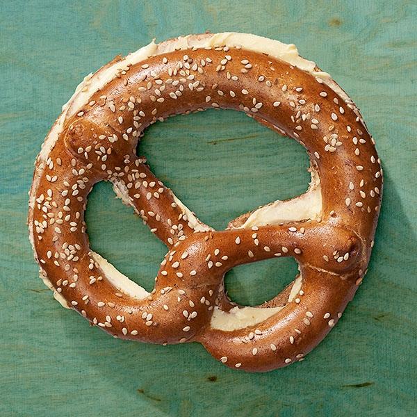 Dinkelvollkorn Laugenbrezel mit Butterfüllung