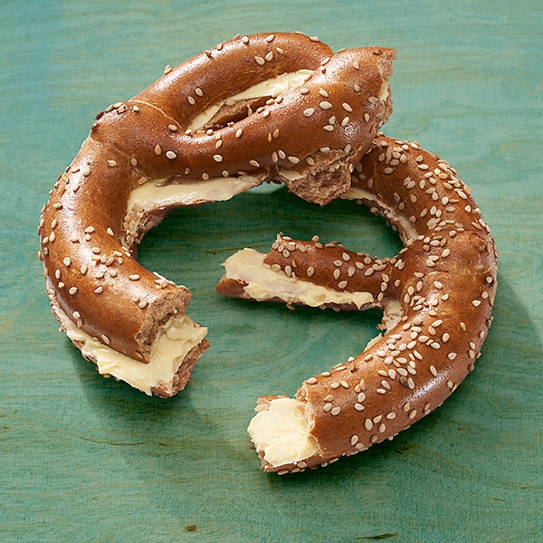 Dinkelvollkorn Laugenbrezel mit Butterfüllung